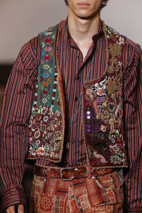 Folk Clothing Menswear, Celestial Mens Fashion, Upcycled Mens Fashion, Eclectic Mens Fashion, Etro Runway, Eclectic Fashion Style, Colourful Clothes, Look Boho Chic, Colourful Prints