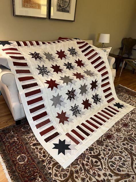 Americana Quilts, Log Cabin Quilt Pattern, Quilt Of Valor, Patriotic Quilts, Cabin Quilt, Log Cabin Quilt, Table Runner And Placemats, Star Quilts, Quilting Patterns