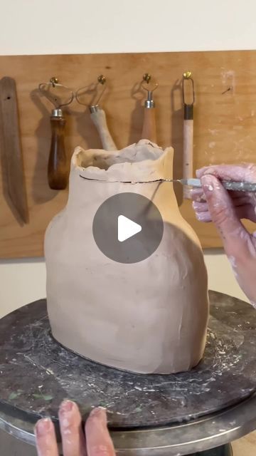 Hand Built Vase Pottery, How To Ceramics, Ceramics Coil Projects, Hand Building Ceramics Ideas, Ceramic Vessels Ideas, Hand Built Vase, Ceramic Vases Diy, Ceramic Vases Design, Air Clay