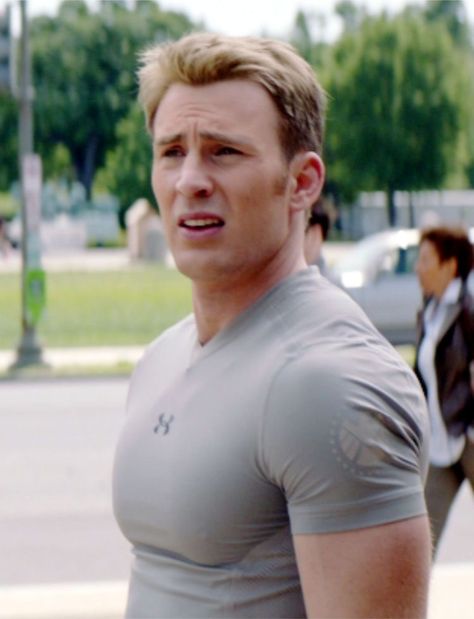 Tom Holland Abs, Chris Evans Shirtless, Hot Army Men, Captain America Winter Soldier, Chris Evans Captain America, Gym Inspiration, Muscular Men, Steve Rogers, Winter Soldier