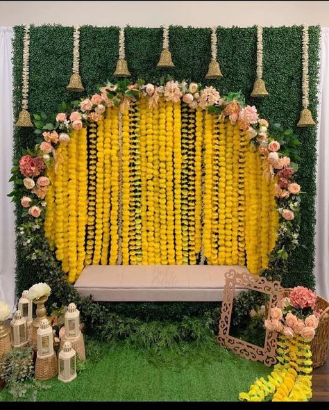 Flowers Lotus, Mehendi Decor Ideas, Wedding Background Decoration, Housewarming Decorations, Mandap Decor, Marriage Decoration, Desi Wedding Decor, Wedding Planning Decor, Mehndi Decor