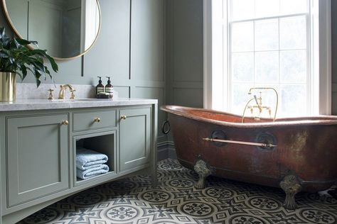 Country Victoria – Guest Bathroom | The English Tapware Company Bathroom Shaker, English Country Bathroom, Classic Bathroom Design, Main Bathroom Ideas, New Bathroom Designs, Beautiful Bathroom Designs, Cottage Bathroom, Fitted Bathroom, Country Bathroom