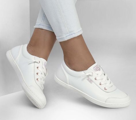 White Skechers, Bob Shoes, Skechers Memory Foam, Skechers Bobs, White Shoes Sneakers, Wide Shoes, Skechers Women, Casual Design, Skechers Shoes