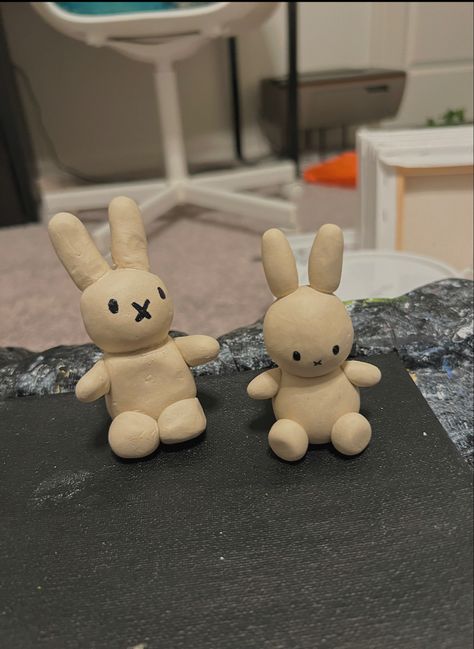 Clay Art Rabbit, Air Dry Clay Art Projects Easy Ideas, Fluffy Clay Ideas, Clay Bunny Easy, Clay Challenge Ideas, Easy Sculpting Ideas, Miffy Clay Art, Easy Clay Crafts Air Dry, Clay Miniatures Diy Tutorials