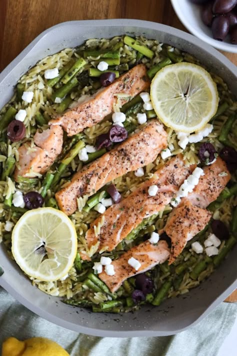 Lemon Salmon Orzo Recipe (One Pan) Salmon Orzo Recipe, 35 Grams Of Protein, Salmon Orzo, Orzo Recipe, Dried Dill, Bowl Ideas, Orzo Recipes, Dried Parsley, Lemon Salmon