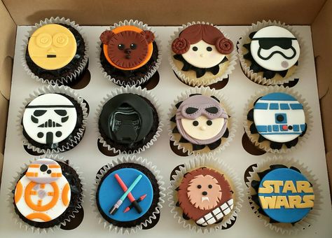 Star Wars cupcakes Star Wars Cupcakes Ideas, Mandalorian Cupcakes, Star Wars Cupcake Ideas, Cupcakes Star Wars, Star Wars Themed Cupcakes, Starwars Cupcakes Ideas, Easy Star Wars Cupcakes, Chewbacca Cupcake Cake, Star Wars Cupcake Toppers