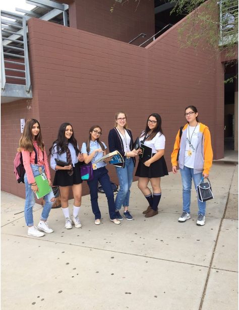 Athlete🎖vs Mathlete 🎓 Nerd Vs Jock Spirit Week, Nerd Costumes, 50s Costume, Hippie Costume, Dress Up Day, Spirit Week, Steampunk Necklace, School Spirit, Geek Stuff