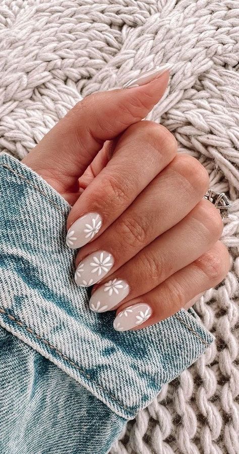 Boho Flower Nails, Ivory Nail Designs, White Base Nails With Design, Nude Nails With White Flowers, Neutral Design Nails, Neutral Flower Nails, Neutral Floral Nails, Neutral Nails With Design, Simple Floral Nail Art