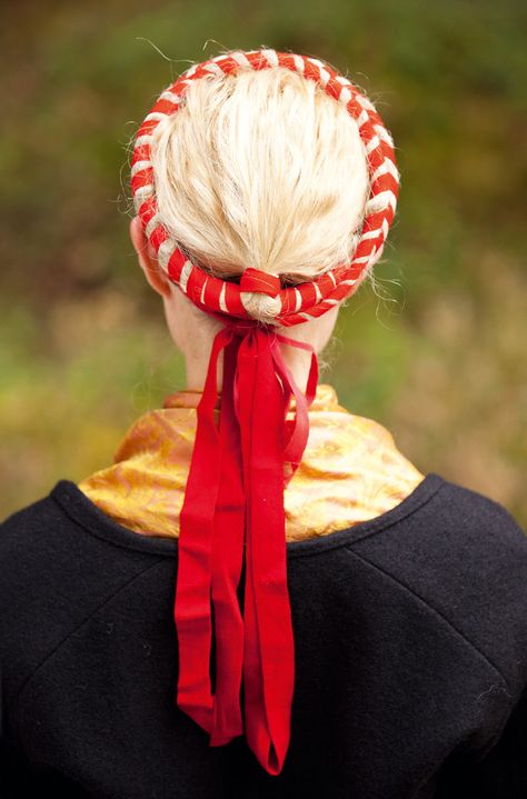 . Traditional Swedish Hairstyles, Traditional Scandinavian Hairstyles, Norwegian Hairstyles, Norwegian Dress, Nordic Clothing, Scandinavian Costume, Folklore Fashion, Casual Hair, Traditional Hairstyle