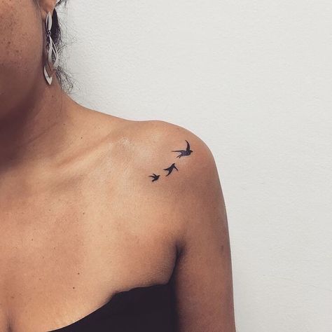 Three Birds Tattoo, Little Bird Tattoos, Bird Tattoos For Women, Shape Tattoo, Small Tattoos With Meaning, Muster Tattoos, Inspiration Tattoos, Cat Tattoos, Initial Tattoo