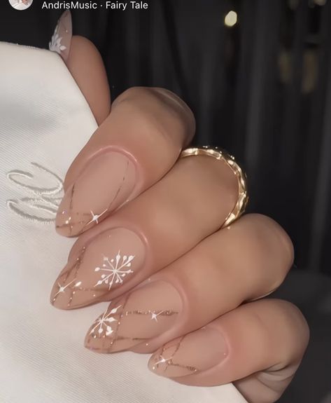 Rose Gold Winter Nails, Winter Classy Nails, Classy Christmas Nails Acrylic, Rose Gold Christmas Nails, Winter Christmas Nails Acrylic, Winter Nail Designs Classy, Gold Winter Nails, Christmas Naildesign, Holiday Nails Winter Christmas