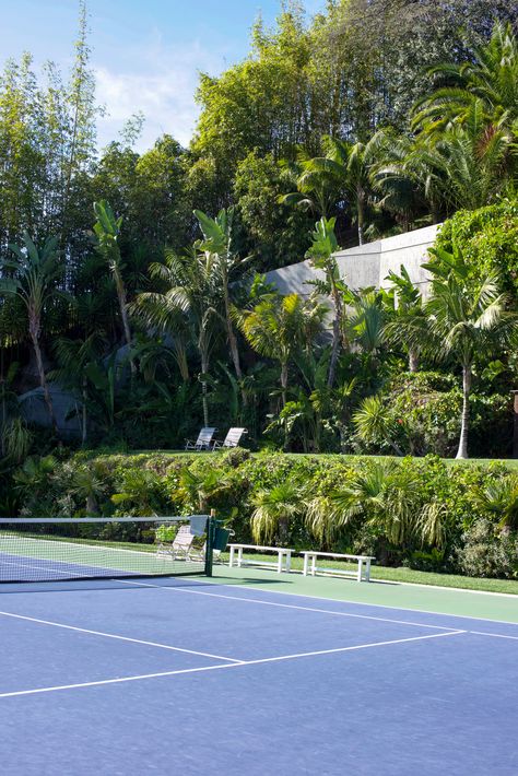 Modern Tennis Court, Outdoor Tennis Court, Homes With Tennis Courts, Aesthetic Tennis Court, Blue Tennis Court, Tennis Courts Aesthetic, Beautiful Tennis Courts, Most Beautiful Tennis Courts, Tennis Court Design