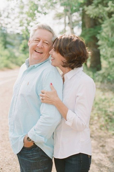 Middle Aged Couple Photography, Middle Aged Couple Photography Poses, Older Couple Wedding, Older Couple Poses, Older Couple Photography, Older Couple, Elderly Couples, Inspiring Photography, Old Couples