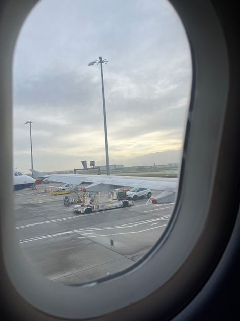 Aeroplane Window, Manifestation 2025, Aeroplane Flying, Plane Window, Airplane Window, Looking Out The Window, Picture Windows, British Airways, Through The Window