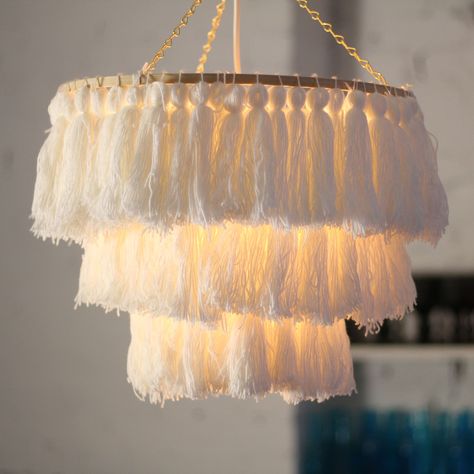 Kattokruunu Diy, Chandelier Diy, Tassel Chandelier, Kraf Kertas, Embroidery Hoop Crafts, Diy Lampe, Diy Boho Decor, Diy Wand, Dekor Diy