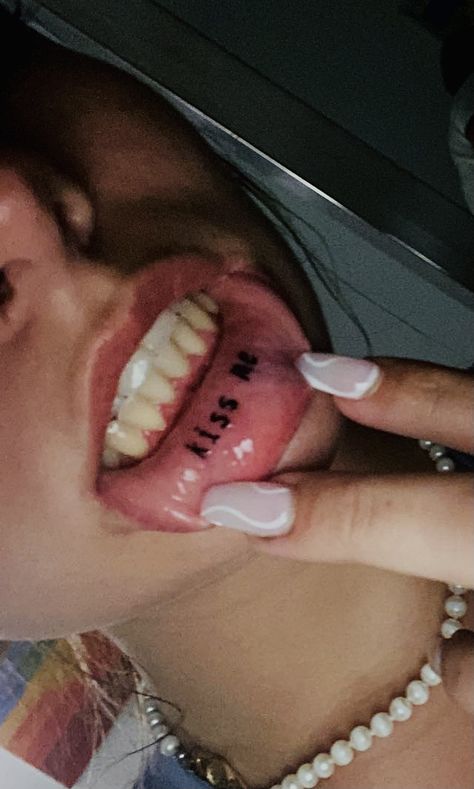 Cool Lip Tattoos Ideas, Tattoo On Lips Ideas, Make Me Lip Tattoo, Inner Lip Tattoo Aesthetic, Inside Mouth Tattoo, Tounge Tattoo Ideas, Inside Lip Tattoos Ideas, Underlip Tattoos, Mouth Tattoo Inner Lip