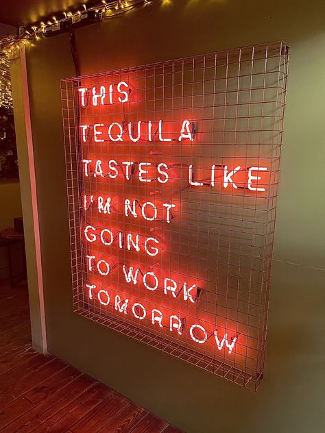 Neon Sign In Restaurant, Chill Bar Design, Bar Chandelier Design, Bar Esthetics, Cool Bars Designs, Nightclub Ideas, Restraunt Ideas, Bar Theme Ideas, Bar Marketing