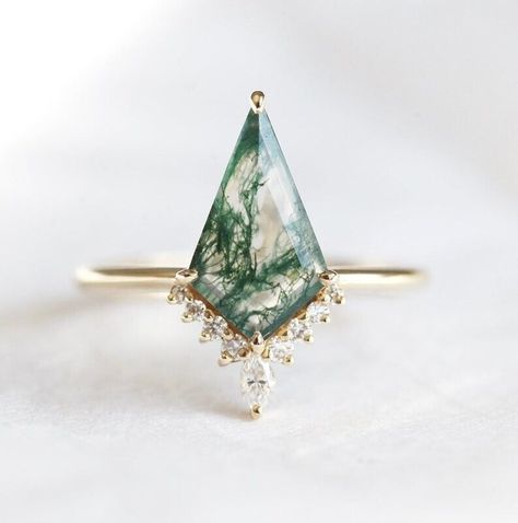 Kite Ring, Agate Engagement Ring, Engagement Ring Ideas, Moss Agate Ring, Buying An Engagement Ring, Diamond Crown, 1 Rose, Dream Engagement Rings, Dream Engagement