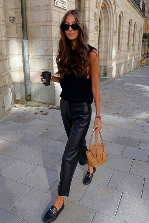 Discover chic ways to style your leather pants this fall and winter with these 8 stunning outfits! Whether you prefer faux leather or the real deal, these casual outfit ideas will keep you looking classy and stylish for both work and everyday life. For example, we just love this all black wide-leg leather pants outfit with Gucci loafers and a sweater top – so effortless! Black Leather Pants Outfit, Brown Leather Pants, Thanksgiving Outfit Ideas, Thanksgiving Outfit Women, Cute Thanksgiving Outfits, Mode Shoes, What To Wear Fall, Leather Pants Outfit, Black Leather Pants