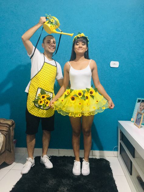 Girassol 🌻 Fairly Odd Parents Costume, Diy Halloween Costumes For Couples, Cosmo And Wanda Costume, Two Person Halloween Costumes, Easy Couples Costumes, Meme Costume, Costumes For Couples, Cosmo And Wanda, Halloween Coustumes