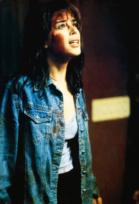 Sidney Scream, Scream Halloween Costume, Scream Outfits, Scream Costume, Horror Movie Costumes, Sidney Prescott, Scream 1996, Scream Cast, Movie Halloween Costumes