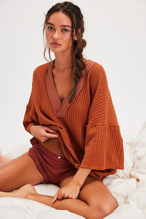 Free People Vibes, Free People Outfits Aesthetic, Trim Contrast, Simple Fall Outfits, Free People Style, Dance School, People Happy, Exposed Seams, Free People Clothing