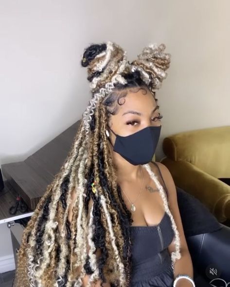 Black And Blonde Butterfly Locs Long, Long Butterfly Locs With Color Blonde, Soft Locs With Color, Hair Braid Patterns, Soft Locs, Butterfly Locs, Faux Locs Hairstyles, Braided Cornrow Hairstyles, Cute Box Braids Hairstyles