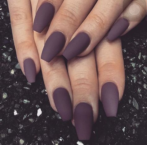 Purple Nail Designs Matte, Mat Gel Nails, Matte Dip Powder Nails Fall, Fall Matte Nails 2024, Matte Purple Nail Designs, Matte Nails Design Ideas Classy, Matte Acrylic Nails Design, Dark Purple Matte Nails, Matte Plum Nails