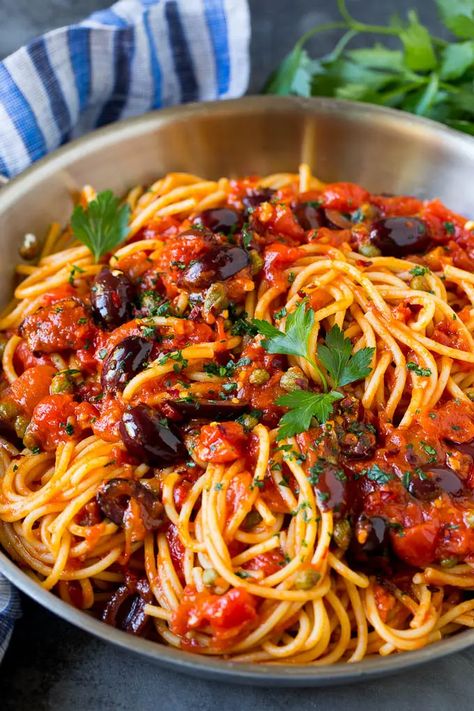 Pasta Puttanesca Recipe #pasta #tomatoes #olives #italianfood #dinner #dinneratthezoo Puttanesca Pasta, Pasta Puttanesca Recipe, Puttanesca Recipe, Puttanesca Sauce, Alla Puttanesca, Easy Dinner Options, Tuna Recipe, Traditional Pasta, Pasta Puttanesca