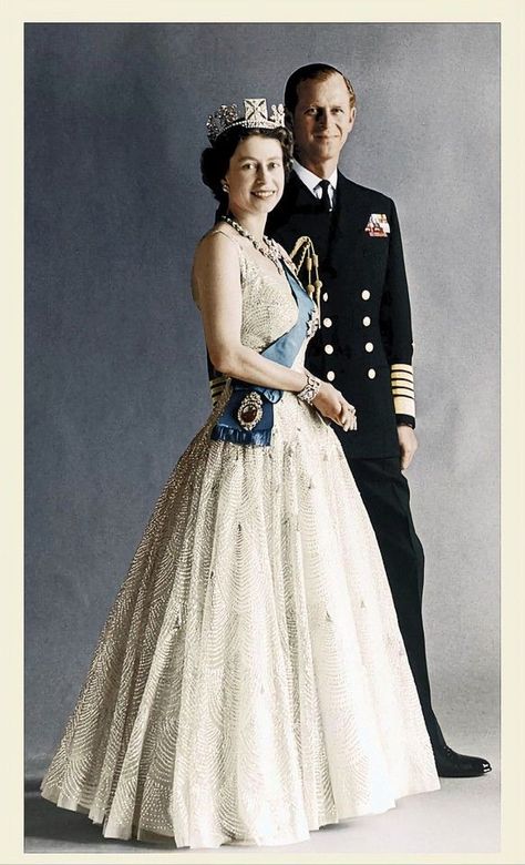 Prince Philip Queen Elizabeth, The Queen Elizabeth Ii, Queen Elizabeth Photos, Royalty Family, Queen And Prince Phillip, Royal Family Portrait, Young Queen Elizabeth, Rainha Elizabeth Ii, Hm The Queen