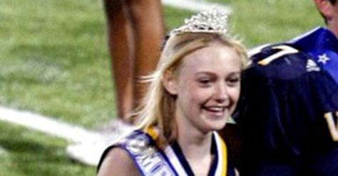 15 Celebrities Who Were Homecoming Queen or King | Teen Vogue Tom Delonge, Homecoming Queen, Dakota Fanning, Meryl Streep, Teen Vogue, In High School, Fashion Story, Nicki Minaj, Homecoming