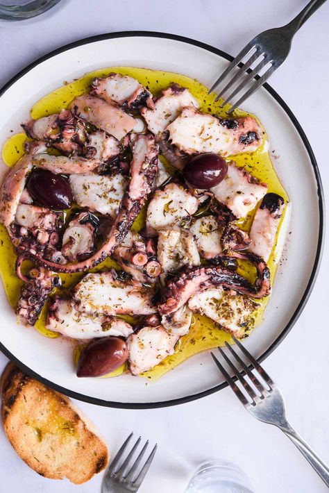 Marinated Octopus, Grilled Octopus Recipe, Octopus Recipe, Greek Meze, Octopus Recipes, Cuban Cuisine, Grilled Octopus, Lemon Olive Oil, Cooking Seafood