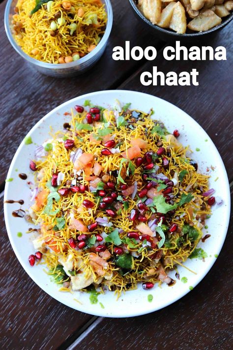 aloo chana chat recipe | aloo chole chaat | aloo chanay ki chaat Delhi Chaat, Chana Chat, Aloo Chana, Chat Recipes, Chana Chaat Recipe, Chats Recipe, Samosa Chaat, Pav Bhaji Masala, Veg Snacks