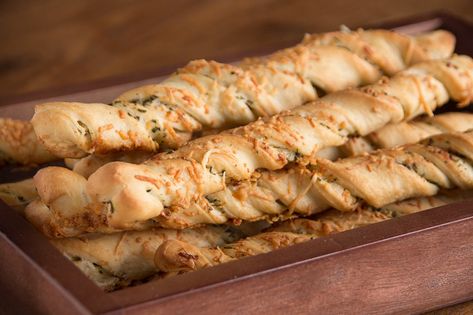 Crusty Garlic Twists - Rhodes Bake-N-Serv Garlic Bread Twists, Garlic Twists, Garlic Twist, Rhodes Bread, Bread Twists, Bread Garlic, Garlic Bread, Rhodes, Garlic