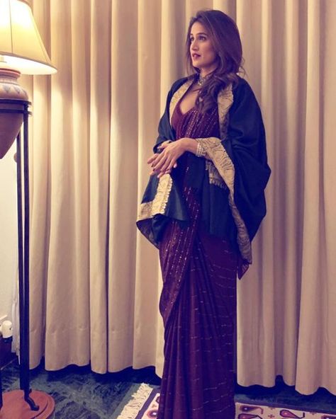 Winter Saree, Farewell Saree, Lehenga Images, Isha Ambani, Winter Wedding Outfits, Wedding Outfits For Women, Blouse Images, Raw Silk Lehenga, Full Sleeve Blouse