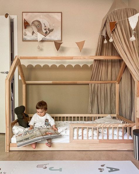 Cool Baby Gifts, Creative Ideas For Kids, Modern Kids Room Design, Canopy Ideas, Minimalist Kids Room, Crib Accessories, Newborn Room, Flexible Furniture, Baby Furniture Sets