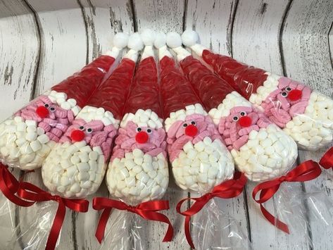 Christmas Sweet Cones, Sweetie Cones, Christmas Fair Ideas, Christmas Craft Fair, Christmas Crafts For Kids To Make, Sweet Cones, Christmas Hamper, Santa Clause, Homemade Christmas Gifts