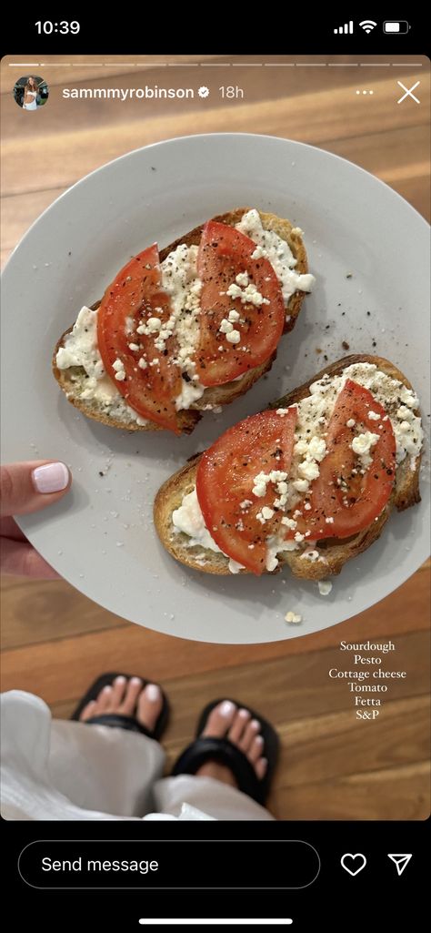 Tomato Cottage Cheese Toast, Toast Ideas, Low Calorie Protein, Primal Diet, Healthy High Protein Meals, Easy Healthy Meal Prep, Sour Dough, Healthy Food Dishes, Delicious Snacks Recipes