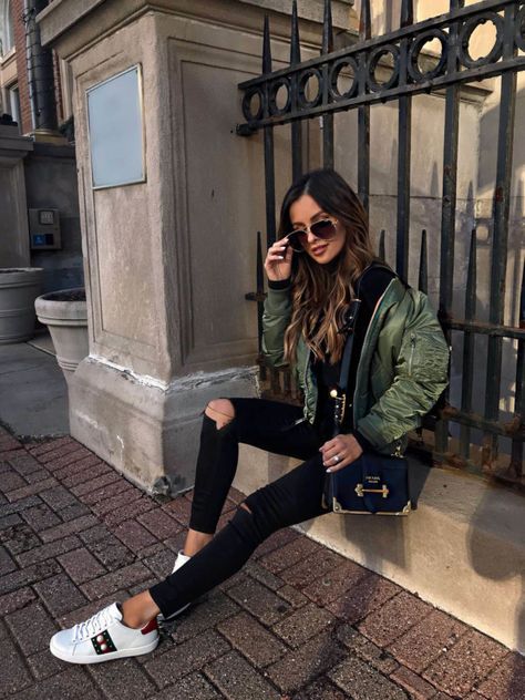 Mia Mia Mine Gucci Sneakers Outfit, Green Jacket Outfit, Mia Mia Mine, Monday Outfit, Gucci Ace Sneakers, Sneaker Outfits Women, Jacket Outfit Women, Mia Mia, Looks Pinterest