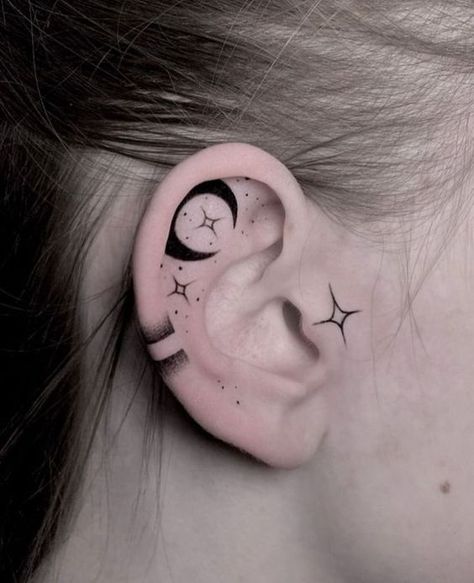 Ear Snake Tattoo, Snake Ear Tattoo, Head Tattoos Women, Viking Ear Tattoo, Tattoo Oreille, Cool Ear Tattoos, Ear Tattoo Design, Tattoos Ear, Tattoo Ear