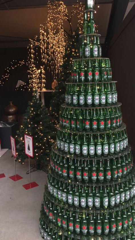 Christmas Tree Beer Cans, Beer Christmas Tree, Nct Christmas, Wine Bottle Christmas Tree, Winter Humor, Recycled Christmas Tree, Bottle Trees, Gift Wrapping Inspiration, Magical Gift