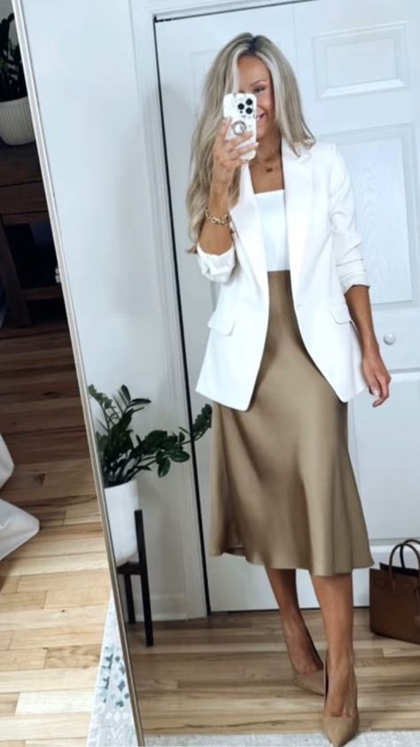 Stylish Office Outfits Women, Stylish Office Outfits, Satin Skirt Outfit, Denim Skirt Outfits, Office Outfits Women, Stylish Office, Your Gorgeous, Elegante Casual, Classy Work Outfits