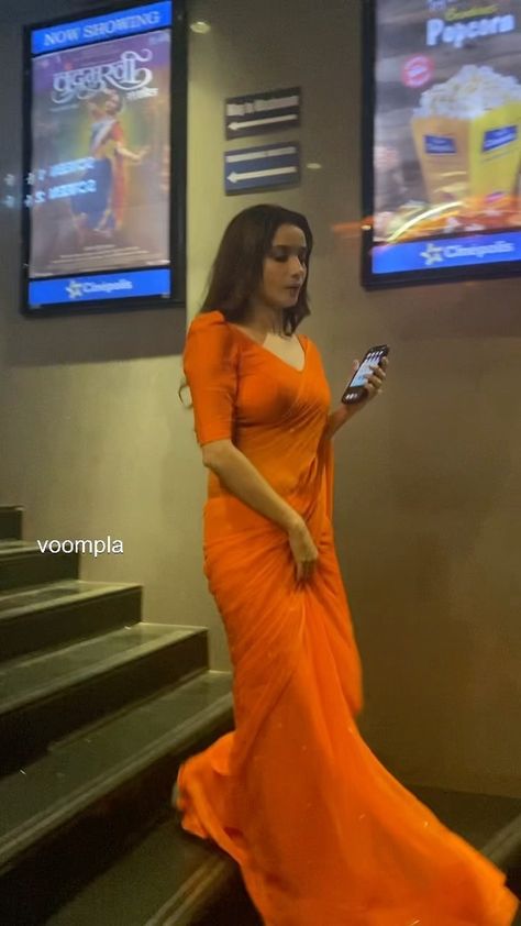 voompla on Instagram: It’s been a while since we’ve seen monotone chiffon sarees 😁😍 Ankita Lokhande spotted leaving after a Marathi movie screening! . #voompla… Chiffon Saree Aesthetic, Casual Saree Outfit, Simple Chiffon Saree, Ankita Lokhande Sarees, Shiffon Sarees Blouse Designs, Chiffon Saree Look, Rajput Saree Style, Women In Saree, Chiffon Sarees