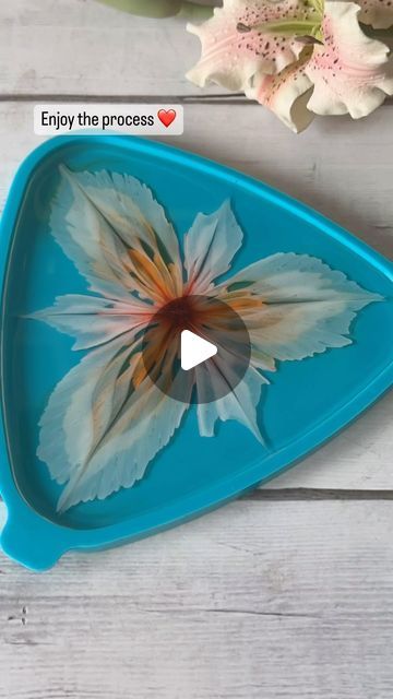 Saniya Shaikh, Resin Flower Coasters, Mosaic Art Diy, Flower Coasters, Resin Crafts Tutorial, Craft Room Decor, Diy Epoxy, Epoxy Resin Art, Online Class