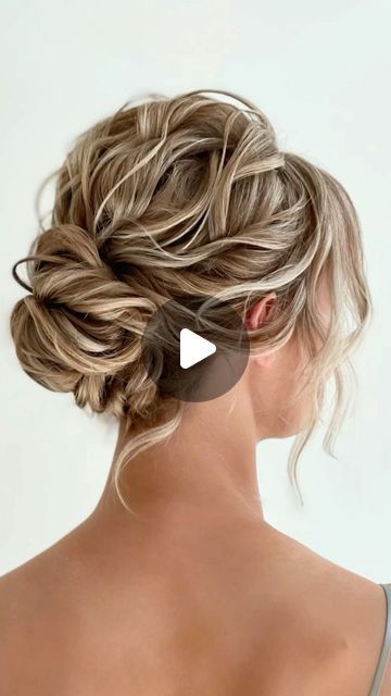 Bun Upstyle, Barcelona Visit, Boho Chic Hairstyles, Course Hair, Mother Of The Bride Hair, Online Academy, Peinados Recogidos, Bride Hair, Bridal Hairstyles