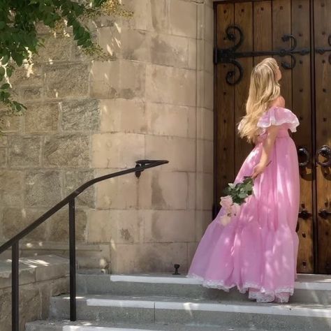 mylovermarijuanax2 | VSCO Long Party Dress, Disney Princess Modern, Princess Core, Formal Wear Dresses, Modern Disney, Prom Dress Shopping, Barbie Princess, Princess Aesthetic, Fairy Princesses