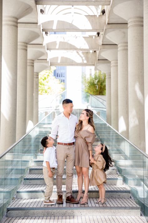 Off White Family Picture Outfits, Beige And White Family Pictures, Neutral Clothes Photoshoot Family, Family Portrait Outfits Neutral, Neutral Colors Photo Shoot, Burberry Family Photo Outfits, White And Beige Family Photoshoot, Champagne Family Photos, Black White Beige Family Pictures