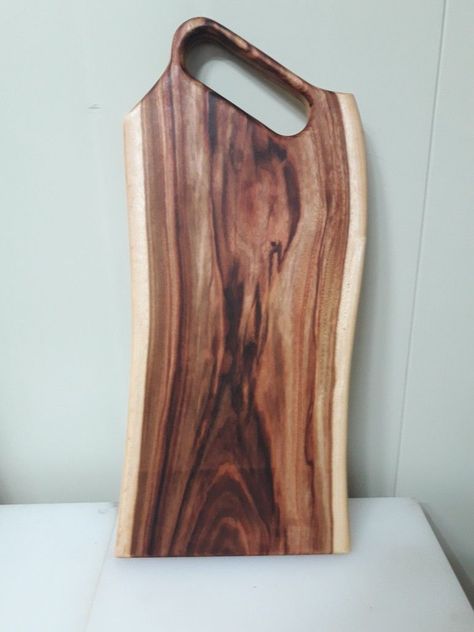 Wood Charcuterie Board Ideas, Charcuterie Board Woodworking, Charcuterie Board Design Ideas, Charcuterie Board Design, Walnut Wood Projects, Charcuterie Board Wood, Live Edge Charcuterie Board, Charcuterie Board Diy, Wood Chopping Board