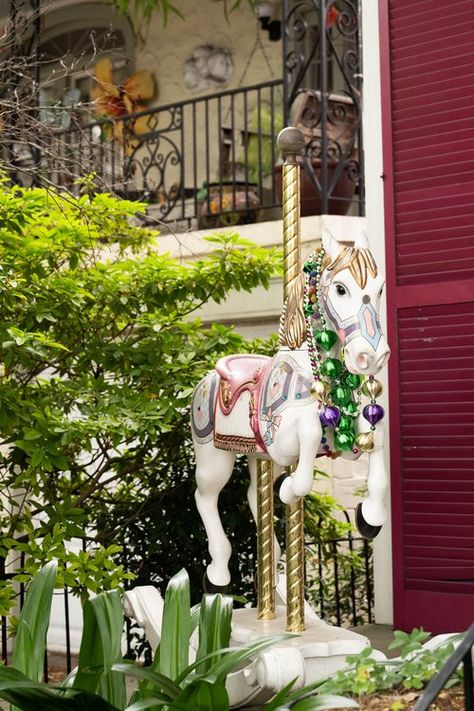 A Perfect Day in the Garden District, New Orleans New Orleans Brunch, Nola Vacation, Garden District New Orleans, Train Garden, Luxurious Mansions, New Orleans Garden District, Magazine Street New Orleans, Lafayette Cemetery, Louisiana Travel