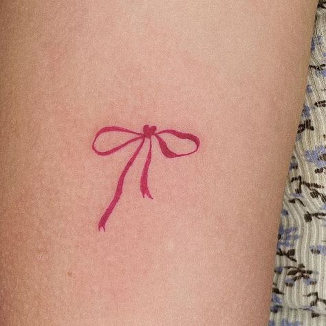 Valentine Tattoo Ideas, Bow Tattoo Designs, Minimalistic Tattoo, Tattoo Cute, Tattoo Red, Tattoo Cream, Cute Tattoo, Small Tats, Red Tattoo